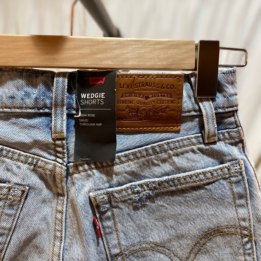 Levi’s High Rise Wedgie Shorts